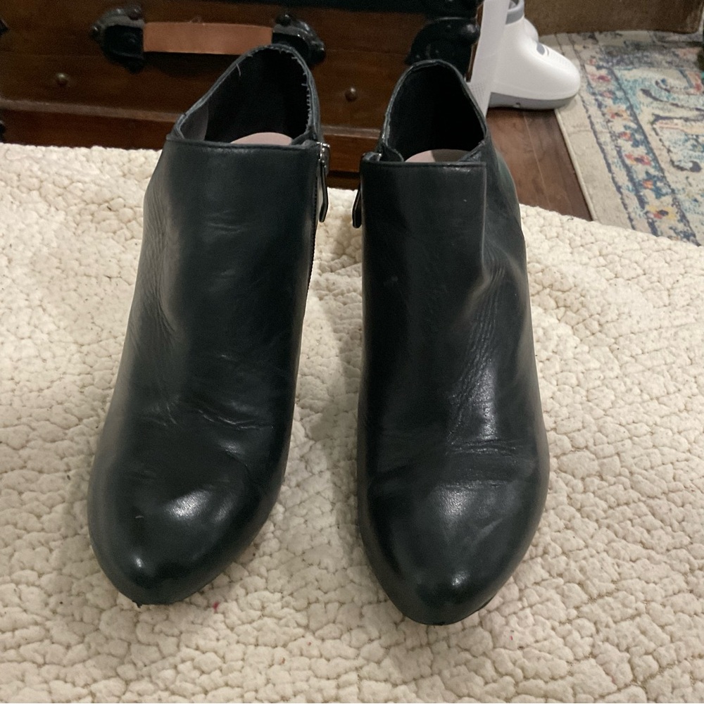 Vince Camuto Black Leather Pointed-Toe Ankle Booties - Picture 6 of 8